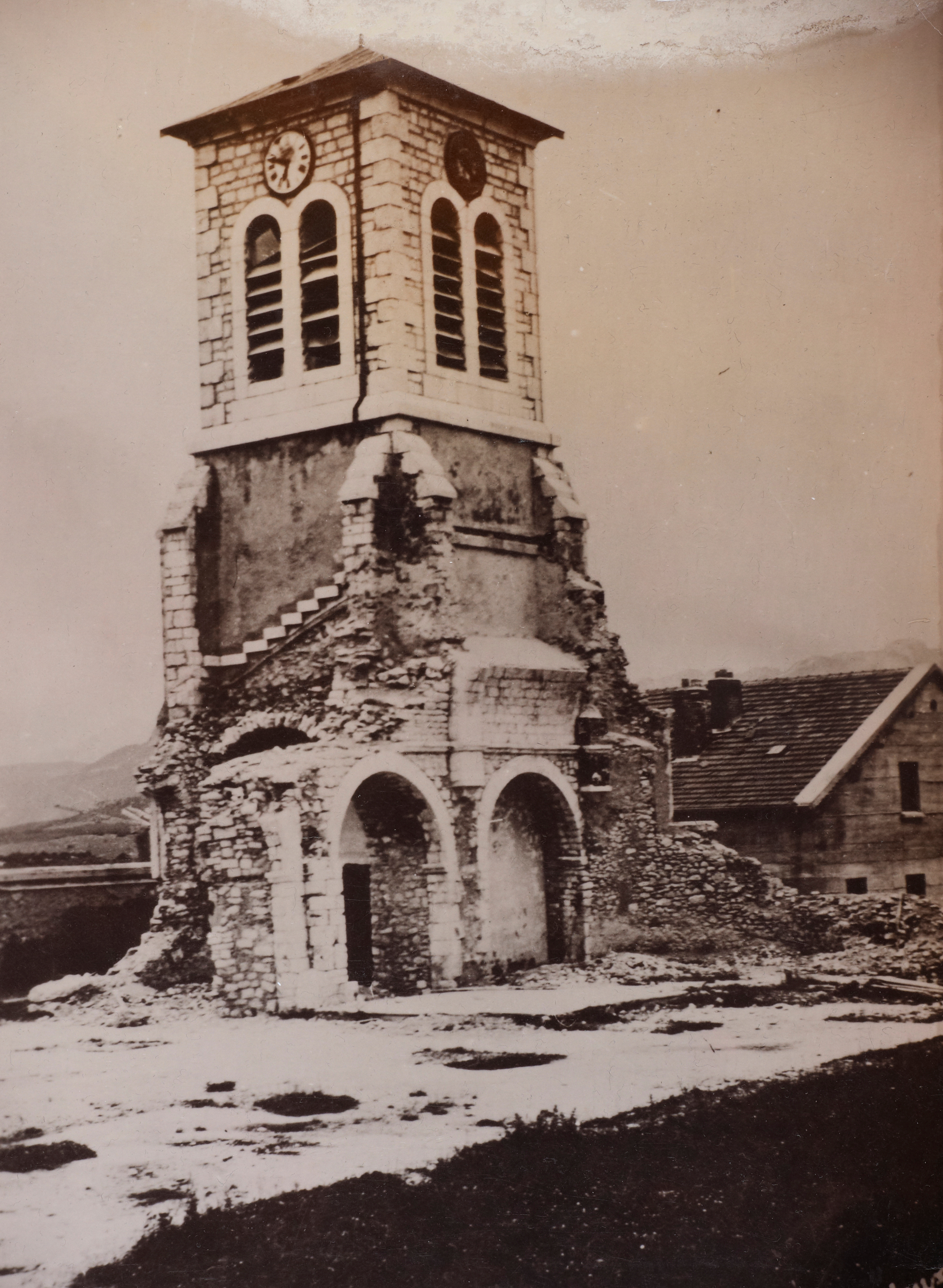 Ruines de l'église de Vassieux.