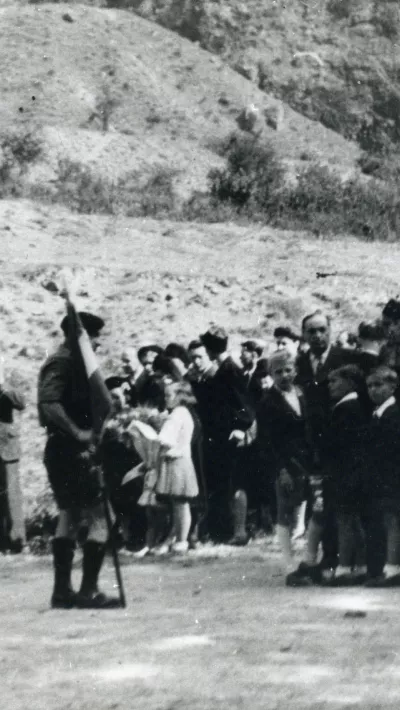 Cérémonie commémorative dans l’Oisans avec la présence d’Albert Reynier, préfet de l’Isère. Coll. Musée de la Résistance et de la Déportation - Département de l’Isère, 2023.0.392