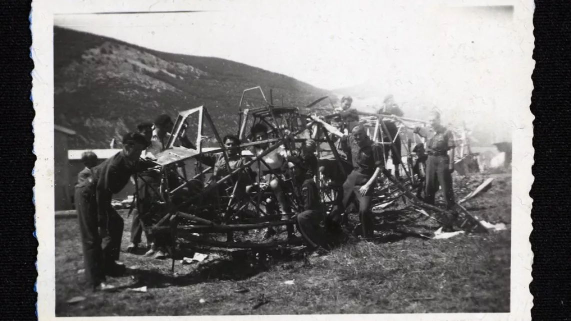 Restes de planeur allemand à Vassieux-en-Vercors, coll. Musée de la Résistance et de la Déportation - Département de l'Isère - 91.07.460